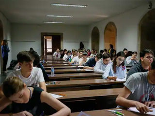 Estudiantes en un aula de Filología